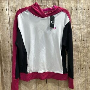 Women’s Loose fit M Under Armour spandex lightweight hoodie with pockets NWT
